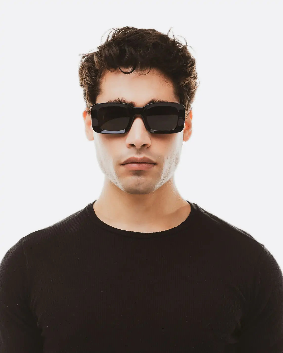Gafas ROTTERDAM negro brillo y gris en modelo